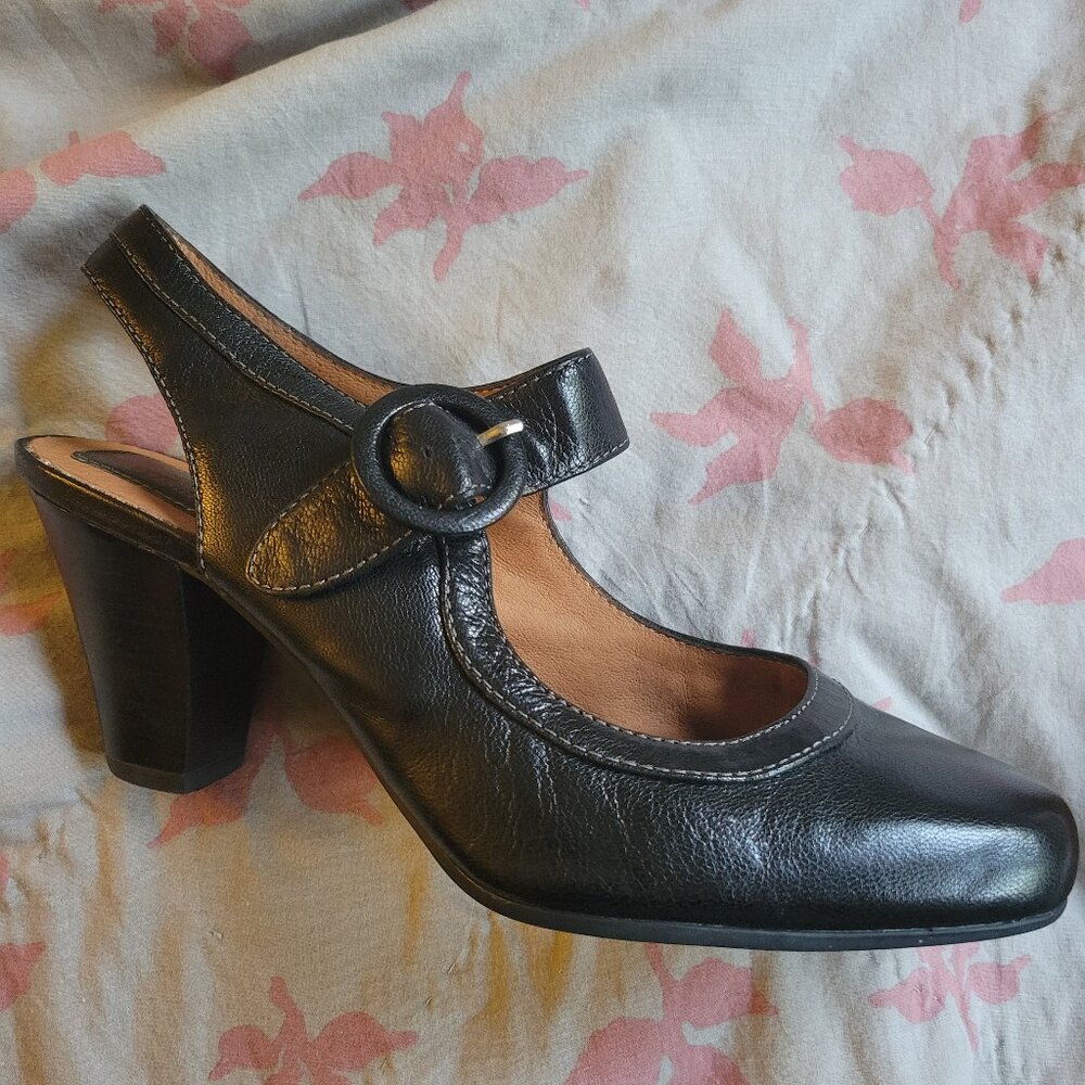 ISO Clarks Artisan Slingbacks 9 or 9.5